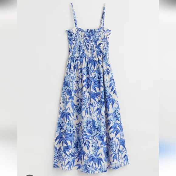 H&M Floral Smocked Midi Sundress with Spaghetti Straps In Blue/white. M NWOT - Picture 7 of 16
